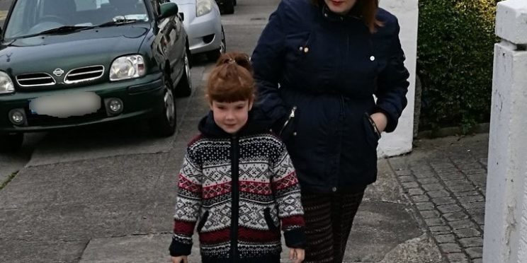 Neasa with daughter a white cane user