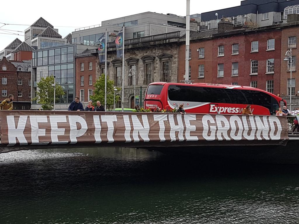 "Keep it in the ground" banner